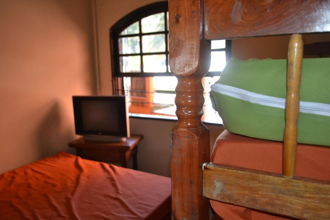 0001.09 - Maranduba - Chale Terreo - 1 Dormitorio - 6 Pessoas - 2 Quadras Do Mar - Piscina - Wi-Fi Ubatuba Extérieur photo